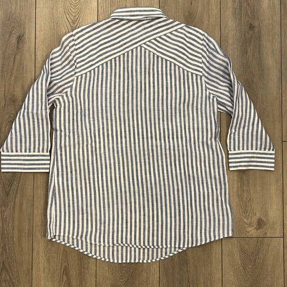 Chico's Women's Blue and White Striped Linen Button Down Non-Iron Shirt - Small - Picture 7 of 10